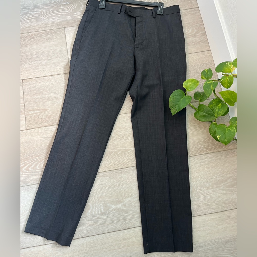 Men’s Bar III 100% wool dress pants, size 34/32, slim fit, in dark gray.